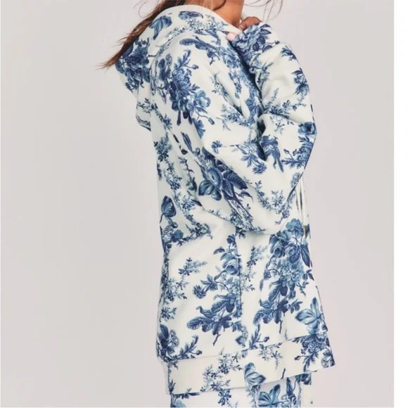 LOVESHACKFANCY Beach Riot Hoodie Sweatshirt - Picture 3 of 15